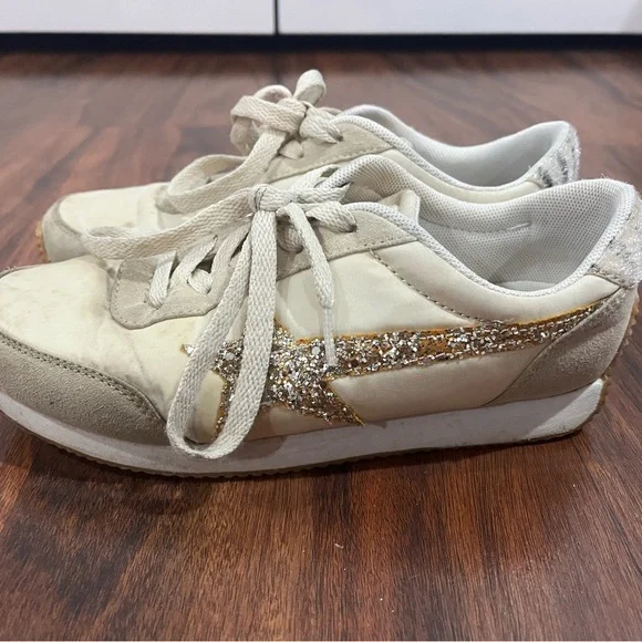 ✨Star Sneakers with Gold Accents - Picture 2 of 7